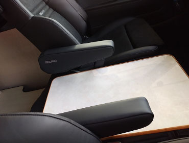 TOYOTA�@�n�C�G�[�X�@7�^�i���[�f�B�[�[���i2024�N�j�@�Ɂ@RECARO�i���J���j�@�I���\�y�hDL220HV�@R�@�~���E�@����