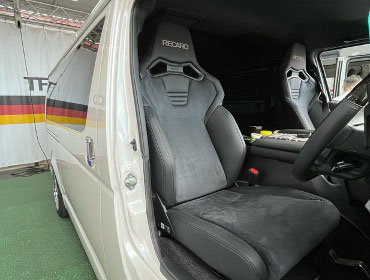 TOYOTA�@�n�C�G�[�X���C�h�@GDH211K�i2023�N�j�@�Ɂ@RECARO�i���J���j�@S-C�@UT100�@BK�@����