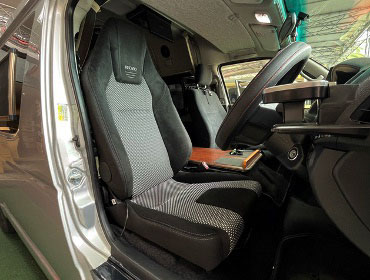 TOYOTA�@�n�C�G�[�X�@TRH200�i2015�N�j�@�Ɂ@RECARO�i���J���j�@LX-F�@WU110�@A/R�@BK�@����