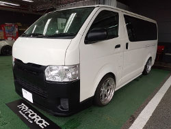 TOYOTA�@�n�C�G�[�X�@5�^�@�i���[�f�B�[�[���i2018�N�j�@�Ɂ@RECARO�i���J���j�@SR-C�@UT100�@A/R�@BK�@�~���E�@����