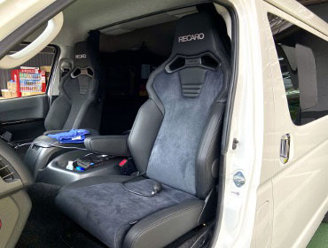 TOYOTA�@���W�A�X�G�[�X�@���C�h�@TRH211K�i2015�N�j�@�Ɂ@RECARO�i���J���j�@SR-C�@BK100�@A/R�@BK/BK�@���@SR-C�@UT100H�@A/R�@BK�@�V�[�g�q�[�^�[�t���@����