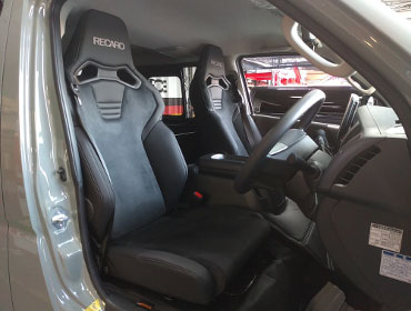 TOYOTA�@�n�C�G�[�X�@7�^�@�i���[�f�B�[�[���i2024�N�j�@�Ɂ@RECARO�i���J���j�@SR-C�@UT100�@A/R�@BK�@���@SR-C UT100H�@A/R�@BK�@�V�[�g�q�[�^�[�t���@����