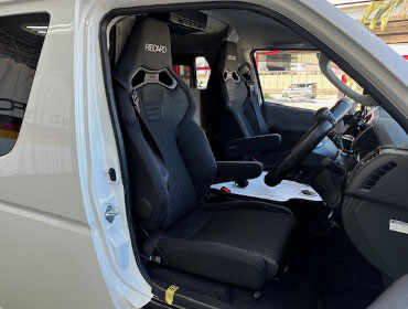 TOYOTA�@�n�C�G�[�X�@TRH214�i2020�N�j�@�Ɂ@RECARO�i���J���j�@SR-C�@BK100�@A/R�@BK/SIL�@����