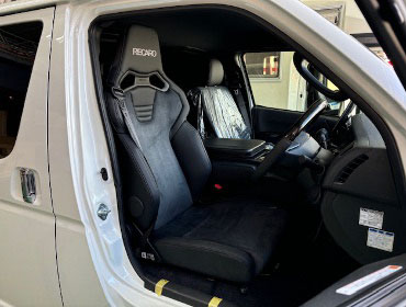TOYOTA�@�n�C�G�[�X�@3DF-GDH206V(2024�N�j�@�Ɂ@RECARO�i���J���j�@SR-C�@UT100�@A/R�@BK�@�A�[�����X�g�t���@����