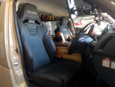 TOYOTA�@�n�C�G�[�X8�^�i���[�f�B�[�[���i2024�N�j�@�Ɂ@RECARO�i���J���j�@SR-C�@UT100�@BK�@����