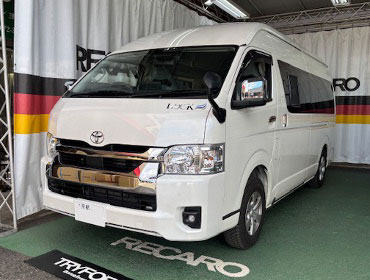 TOYOTA�@�n�C�G�[�X���C�h8�^�@TRH226K�i2024�N�j�@�Ɂ@RECARO�i���J���j�@SR-C�@UT100H�@A/R�@�T�[�W�O���C�@�V�[�g�q�[�^�[�t���@�A�[�����X�g�t���@���@SR-C�@UT100�@A/R�@�T�[�W�O���C�@�A�[�����X�g�t���@����