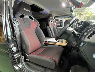 TOYOTA�@�n�C�G�[�X�@TRH214W�i2012�N�j�@�Ɂ@RECARO�i���J���j�@SR-C�@BK100H�@A/R�@BK/RED�@�V�[�g�q�[�^�[�t���@�A�[�����X�g�t���@���@SR-C�@BK100�@BK/RED�@�A�[�����X�g�t���@����