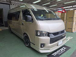 TOYOTA�@�n�C�G�[�X�i2023�N�j�@�Ɂ@RECARO�i���J���j�@SR-C�@UT100�@BK�@�~���E�@����