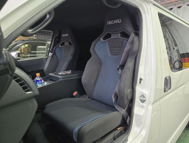 TOYOTA�@�n�C�G�[�X7�^�@�Ɂ@RECARO�i���J���j�@SR-C�@BK100�@A/R�@BK/�u���[�@�~���E�@����