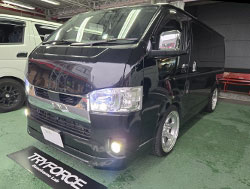 TOYOTA�@�n�C�G�[�X�@GDH201V�@�Ɂ@RECARO(���J���j�@SR-C�@UT100�@BK�@�~���E�@����