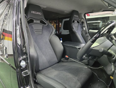 TOYOTA�@�n�C�G�[�X�@GDH201V�@�Ɂ@RECARO(���J���j�@SR-C�@UT100�@BK�@�~���E�@����