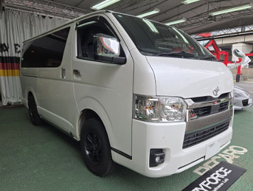 TOYOTA�@�n�C�G�[�X�i2022�N�j�@�Ɂ@RECARO�i���J���j�@SR-C�@UT100�@A/R�@BK�@����