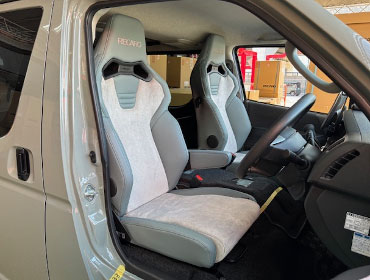 TOYOTA�@�n�C�G�[�X�@GDH206V�i2025�N�j�@�Ɂ@RECARO�i���J���j�@SR-C�@UT100�@A/R�@�T�[�W�O���C�@�~���E�@����
