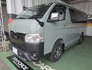 TOYOTA�@�n�C�G�[�X�@GDH206V�i2025�N�j�@�Ɂ@RECARO�i���J���j�@SR-C UT100�@�T�[�W�O���C�@�~���E�@����