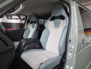 TOYOTA�@�n�C�G�[�X�@GDH206V�i2025�N�j�@�Ɂ@RECARO�i���J���j�@SR-C UT100�@�T�[�W�O���C�@�~���E�@����