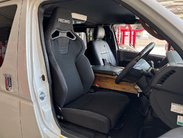 TOYOTA�@�n�C�G�[�X�@TRH200V�i2021�N�j�@�Ɂ@RECARO�i���J���j�@SR-C�@BK100H�@BK/BK�@�V�[�g�q�[�^�[�t���@����