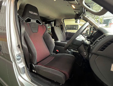 TOYOTA�@�n�C�G�[�X�@GDH201V�i2020�N�j�@�Ɂ@RECARO�i���J���j�@SR-C�@BK100�@A/R�@BK/RED�@����