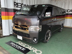 TOYOTA�@�n�C�G�[�X200�n�i2021�N�j�@�Ɂ@RECARO�i���J���j�@SR-C�@UT100H�@A/R�@BK�@�V�[�g�q�[�^�[�t���@����