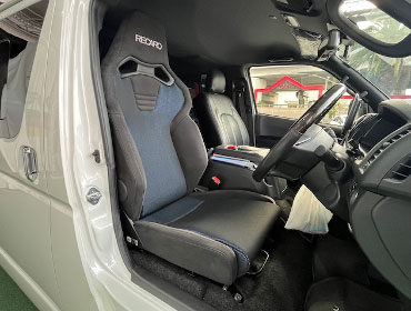 TOYOTA�@�n�C�G�[�X�i2024�N�j�@�Ɂ@RECARO�i���J���j�@SR-C�@BK100�@A/R�@BK/�u���[�@����