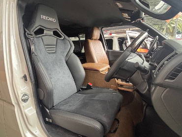 TOYOTA�@�n�C�G�[�X�@GDH206V�i2024�N�j�@�Ɂ@RECARO�i���J���j�@SR-C�@UT100H�@A/R�@BK�@�V�[�g�q�[�^�[�t���@����