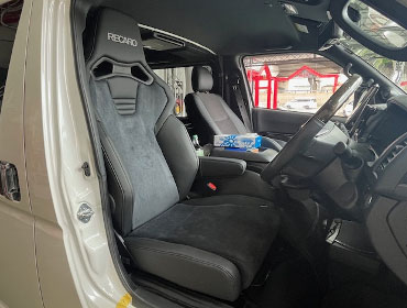 TOYOTA�@�n�C�G�[�X�@3DF-GDH206V�i2024�N�j�@�Ɂ@RECARO�i���J���j�@SR-C�@UT100�@A/R�@BK�@�A�[�����X�g�t���@����