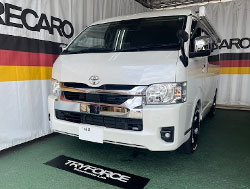 TOYOTA�@�n�C�G�[�X�@200�n�i2023�N�j�@�Ɂ@RECARO�i���J���j�@�G���S���hMV�@BK�@����