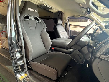 TOYOTA�@�n�C�G�[�X�@TRH214W�@�Ɂ@RECARO�i���J���j�@SR-C�@BK�@BK/BK�@����