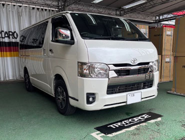 TOYOTA�@�n�C�G�[�X�@GDH201V�@�Ɂ@RECARO�i���J���j�@SR-C�@BK100�@BK/BK�@����