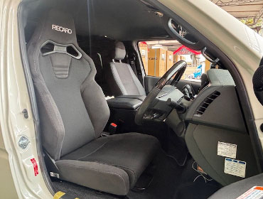 TOYOTA�@�n�C�G�[�X�@GDH201V�@�Ɂ@RECARO�i���J���j�@SR-C�@BK100�@BK/BK�@����