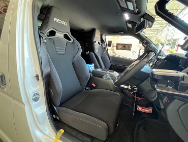 TOYOTA�@�n�C�G�[�X�@3DF-GDH206V�i2023�N�j�@�Ɂ@RECARO�i���J���j�@SR-C�@BK100�@A/R�@BK/BK�@�~���E�@����