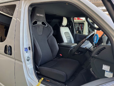 TOYOTA�@�n�C�G�[�X�i2024�N�j�@�Ɂ@RECARO�i���J���j�@SR-C�@BK�@BK/BK�@�v���~�A���d�l�@����