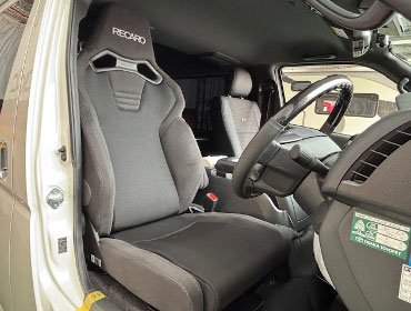 TOYOTA�@�n�C�G�[�X�@3DF-GDH201V�i2025�N�j�@�Ɂ@RECARO�i���J���j�@SR-C�@BK100�@A/R�@BK/BK�@�A�[�����X�g�t���@����