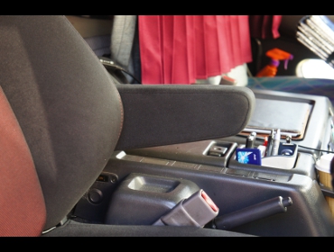 HINO�@�v���t�B�A�i2000�N�j�@�Ɂ@RECARO�i���J���j�@SR-7F�@GK100�@BK/RED�@�V�[�g�q�[�^�[�t���@�A�[�����X�g�t���@����