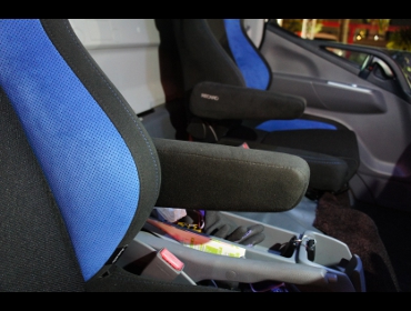 MITSUBISHI�@FUSO�@�L�����^�[���C�h�@FEB8�@�Ɂ@RECARO�i���J���j�@SR-7F�@����@�A�h�o���X�G�f�B�V�����u���[�@�V�[�g�q�[�^�[�t���@�~���E�@����