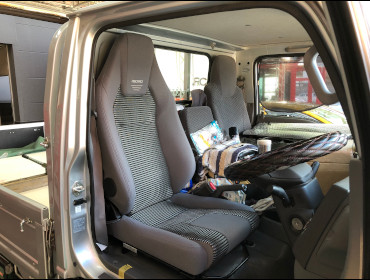 ISUZU�@�G���t�@2���@NJR88�i2019�N�j�@�Ɂ@RECARO�i���J���j�@LX-F�@IN110�@�O���C�@����