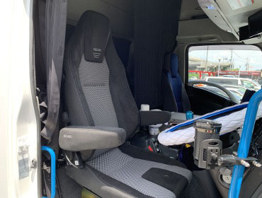 ISUZU�@�t�H���[�h�@2RG-FTR90V2�i2022�N�j�@�Ɂ@RECARO�i���J���j�@LX-F�@WU110�@BK/SIL�@����