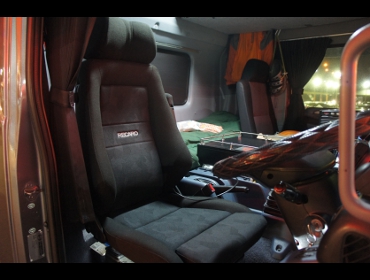 RECARO�i���J���V�[�g�j�@����@�����W���[�v���ɃG���S���hMV�@BK�@����