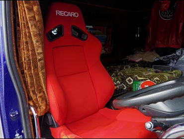 RECARO�i���J���V�[�g�j�@HINO�@�v���t�B�A�Ƀ��J���@SR-7F�@KK100�@RED�@����