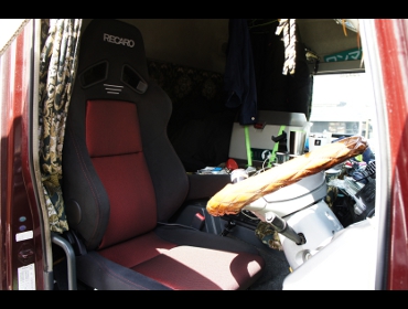 RECARO�i���J���V�[�g�j�@MITSUBISHI�@FUSO�@�X�[�p�[�O���[�g�@�Ɂ@RECARO�i���J���j�@SR-7F�@GK100�@BK/RED�@�A�[�����X�g�t���@����