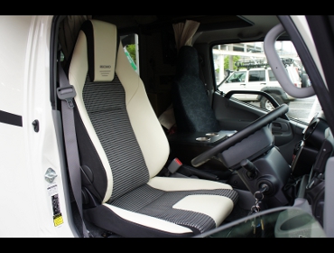 TOYOTA�@�J�����[�h�i2018�N�j�@�Ɂ@RECARO�i���J���j�@LX-F�@IL110H�@�z���C�g�@�A�[�����X�g�t���@����