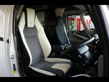 TOYOTA�@�o���e�b�N�@�W��520�@�J�����[�h�i2019�N4���j�@�Ɂ@RECARO�i���J���j�@LX-F�@IL110H�@���@����