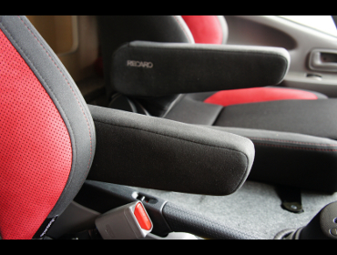 TOYOTA�@�J�����[�h�@�Ɂ@RECARO�i���J���j�@SR-7F�@����@�A�h�o���X�G�f�B�V�����@RED�@�A�[�����X�g�t���@�~���E�@����