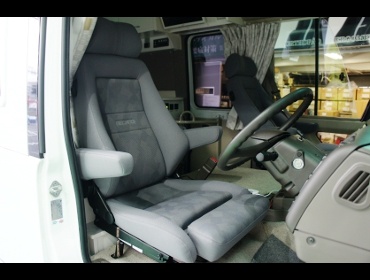 �O�H���[�U�@4WD�@�Ɂ@RECARO�i���J���j�@�G���S���hMV�@�O���C�@�~���E�@����