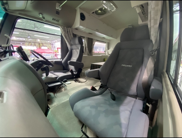 �O�H���[�U�@4WD�@�Ɂ@RECARO�i���J���j�@�G���S���hMV�@�O���C�@�~���E�@����