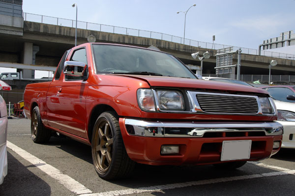 ダットサントラック